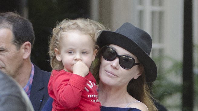 Карла Бруни ходи по светски събития, въпреки ареста на Саркози