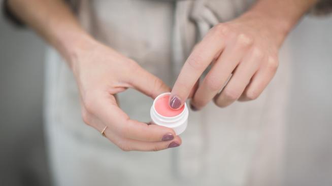 Как да си направим домашен балсам за устни?