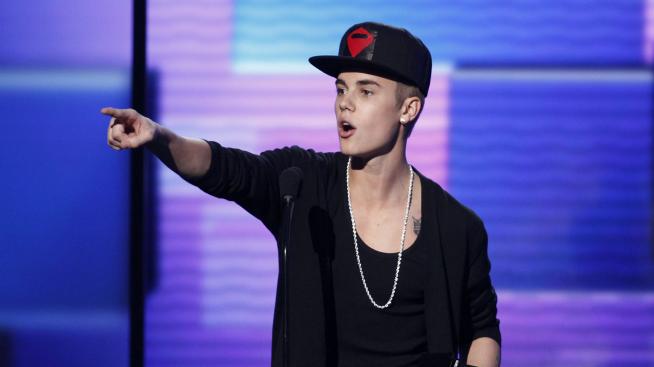 Бийбър тъне в разкош, докато дядо му мизерства