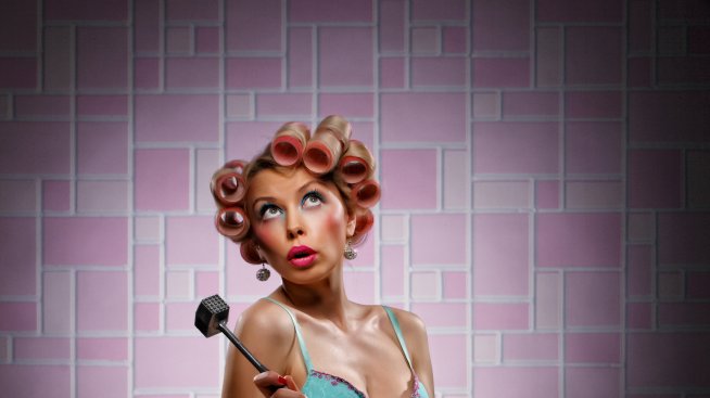 Жените се бъхтят повече от мъжете у дома