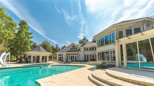 Еминем загуби $2,85 милиона, след като продаде имение в Детройт