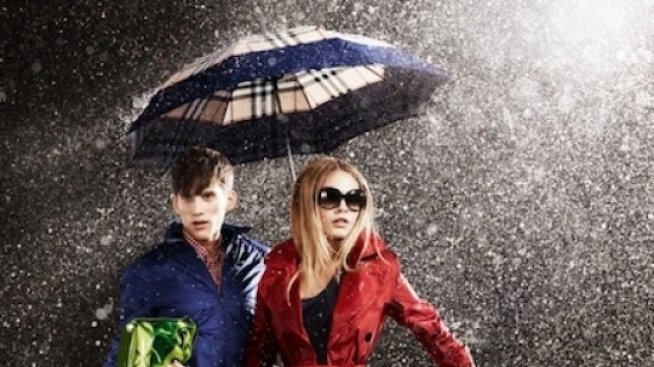 Победи пролетните дъждове с Burberry Prorsum