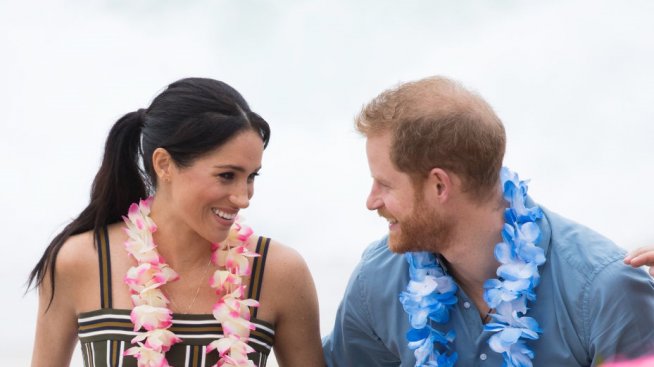 Принц Хари и бременната Меган – боси на плажа в Сидни