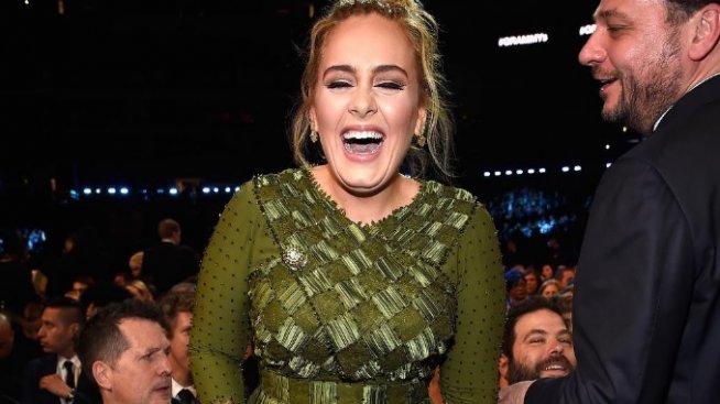 Адел кипна: Дреме ми какво мислите за роклята ми на Грами!