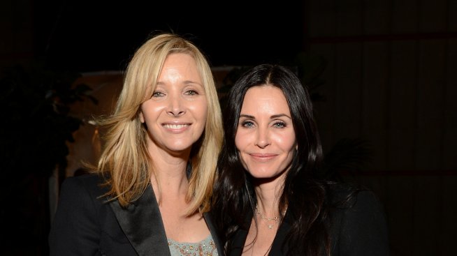 Лиса Кудроу и Кортни Кокс все още са добри приятелки