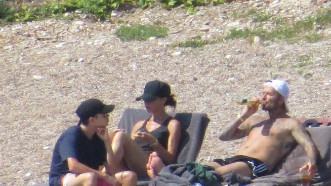 Градусите се покачват: Дейвид и Виктория Бекъм на плажа