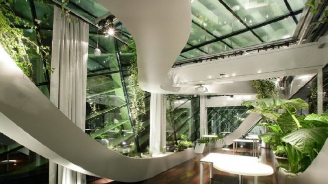 Панорамна градина и бизнес сграда в едно