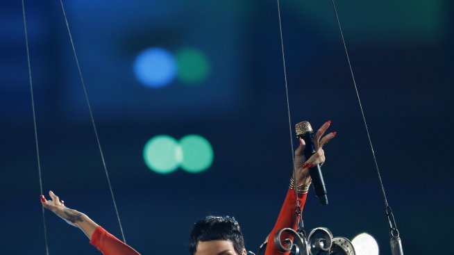 Риана показва нов подарък по дупе (снимка)