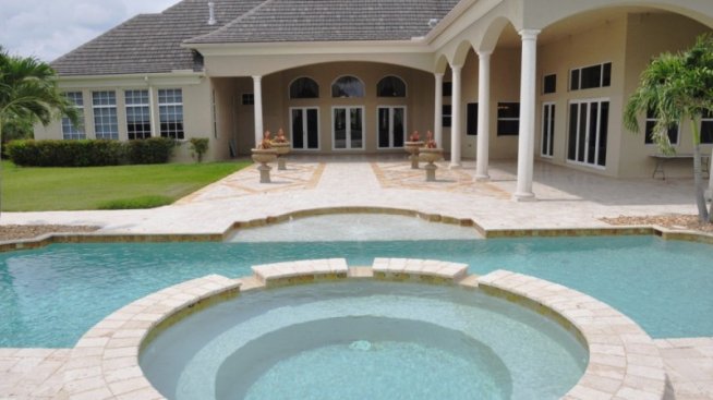 ФБР отнема бившето имение на Скалата