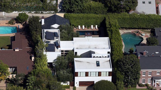 В дома на Джейсън Стейтъм и Роузи Хънтингтън-Уайтли