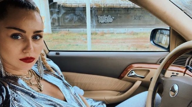 Нов удар за Майли Сайръс