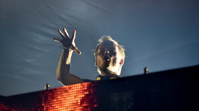 DJ Avicii се е самоубил с парчета стъкло