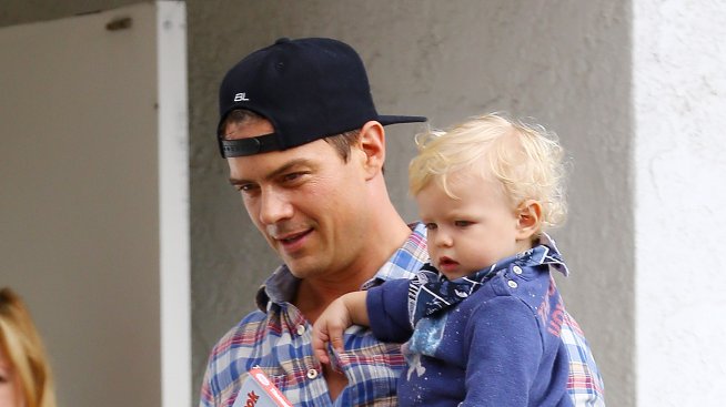 Фърги и Джош Дюамел искат да осиновят дете