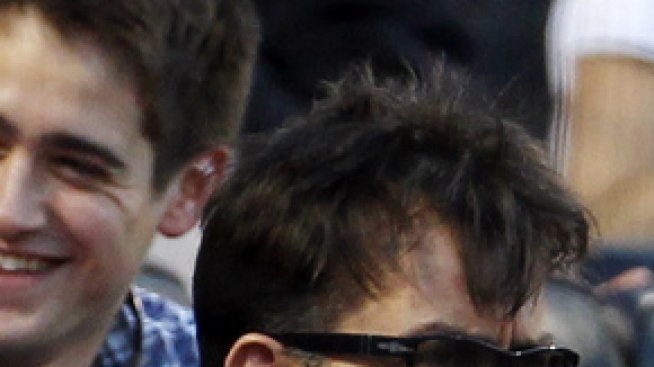 Чарли Шийн се прави на благодетел