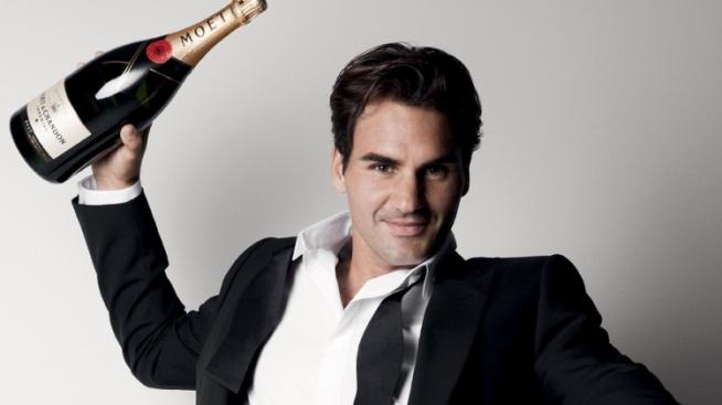 Шампанското на победителите вече се представя от истински тенис ас