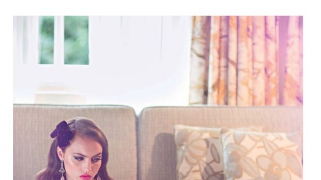 Ретро дама със секси бельо