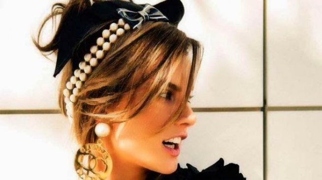 Алесандра Амброзио в стил 80-те