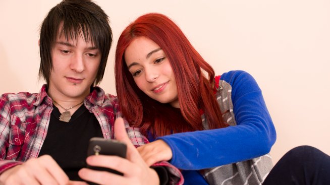 Младежите със смартфони правят повече секс