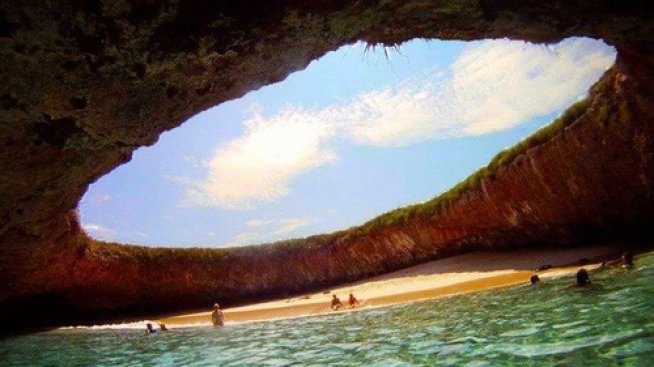 Скритият плаж