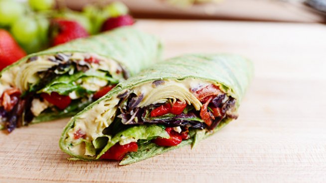 Спаначена тортила с хумус и фета сирене