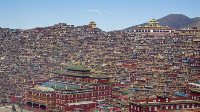 Будистката академия Ларунг Гар