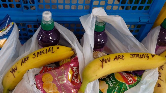 Продават банан, надписан от Меган Маркъл