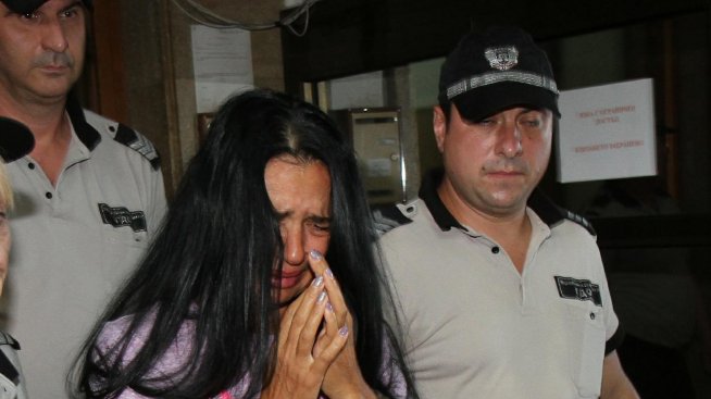 Анита Мейзер влезе с рев в съда, припадна, но ще търка нара