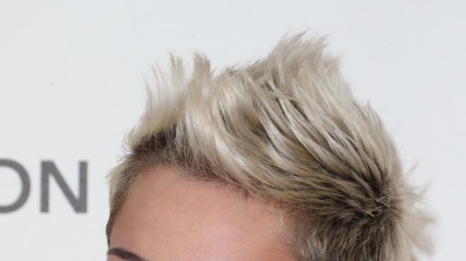 Майли Сайръс: Не съм отменила сватбата си