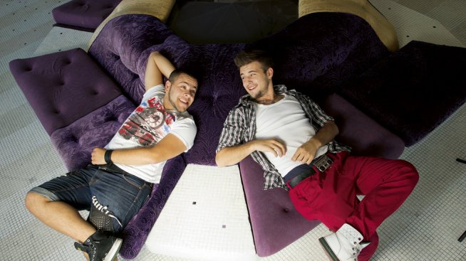 Ангел и Мойсей още свирят на улицата