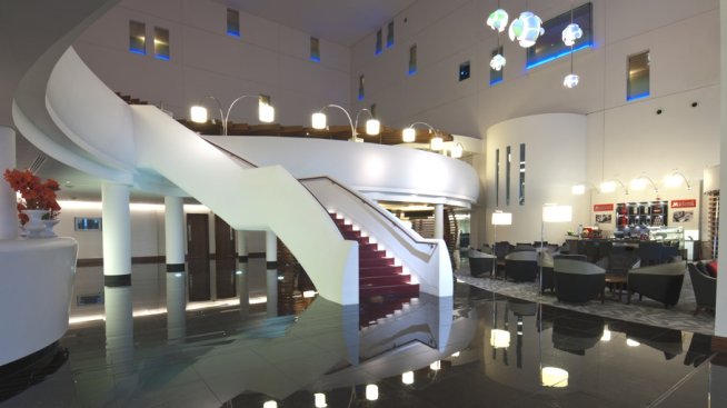 Лондонският хотел Hilton "краде" туристите направо от летището
