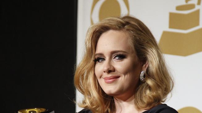 Адел печели по 65,600 долара дневно