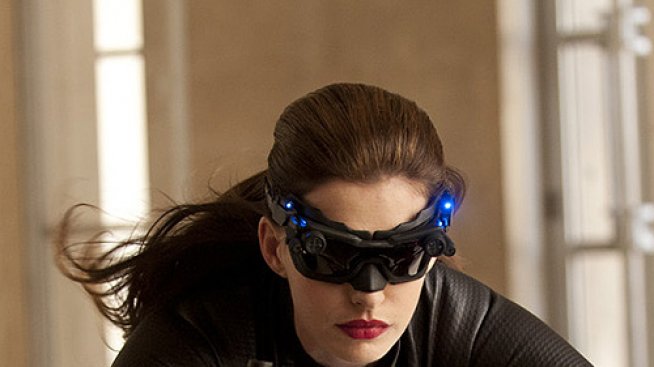 Ан Хатауей - без сексапил като Жената Котка