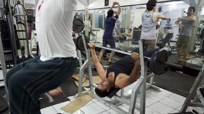 Фитнес с Tialoto: За предна и задна част на бедрата