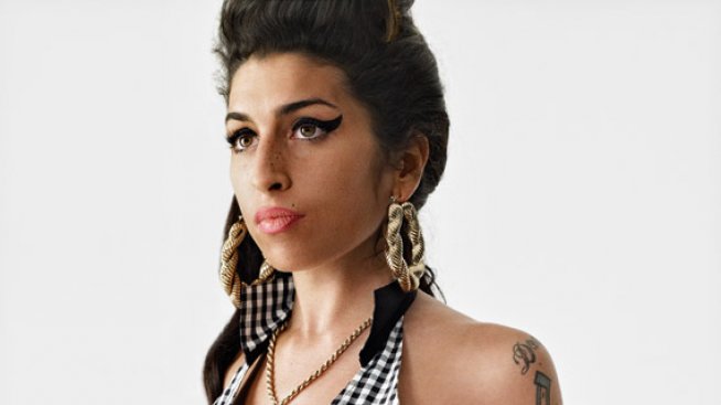 Отново в 50-те. Ейми Уайнхаус за Fred Perry