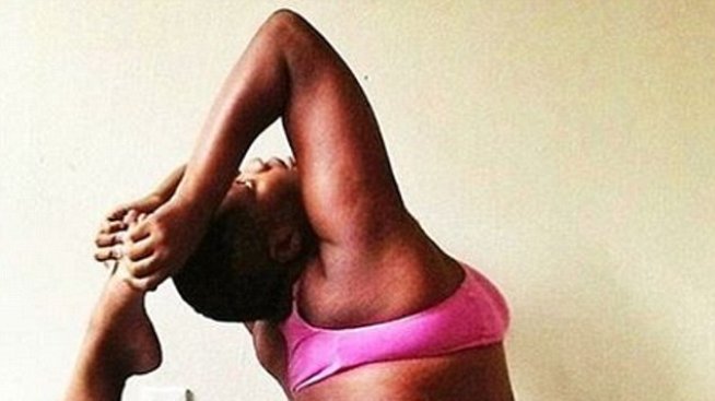 Пълнотата не е проблем: Инструктор по йога и страшно гъвкава!