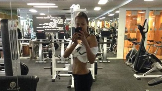 Зое Салдана си върна горещата фигура