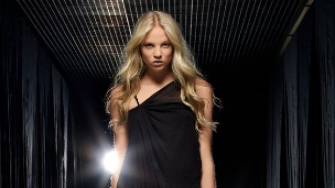 Откритие на деня: малката черна рокля, в Sisley вариант