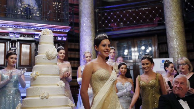 Приказките оживяват на бала на кралица Шарлот