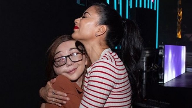 Момиче трогна Никол Шерцингер с историята си