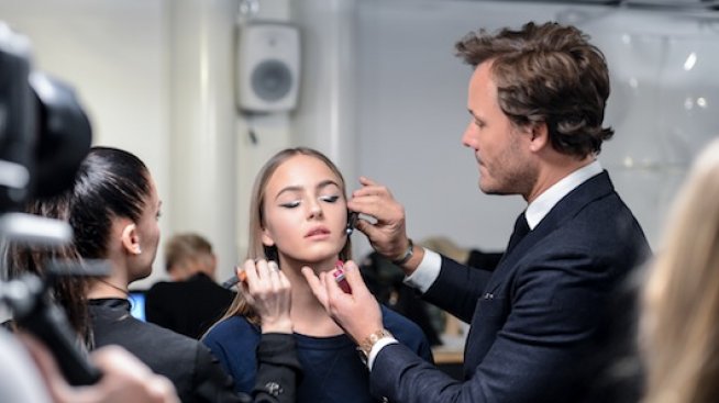 Цвят в гардероба и на очите