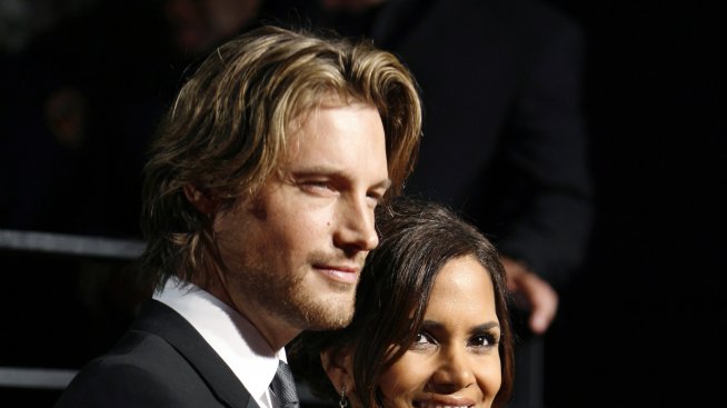 Бившият на Хали Бери напира за голяма издръжка заради побоя от съпруга ѝ