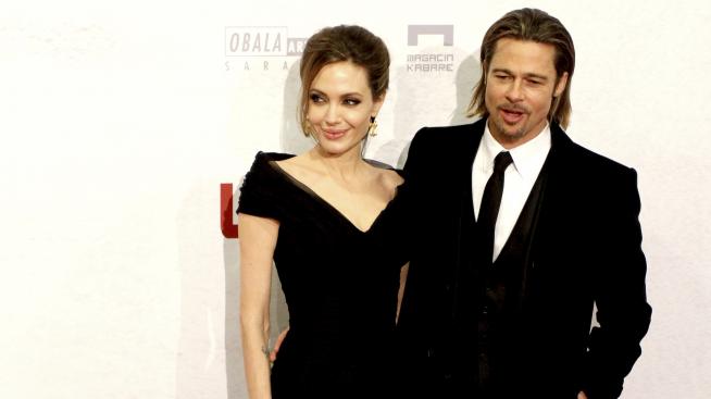 Брад, Анджелина и децата заминаха за островите Галапагос