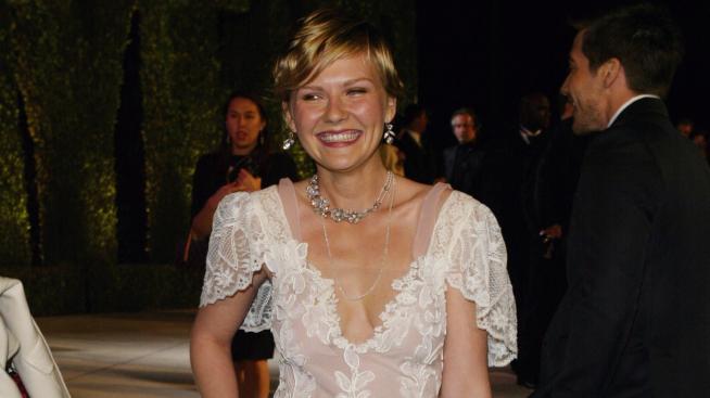 От нафталина: Кирстен Дънст с една и съща рокля 13 години по-късно