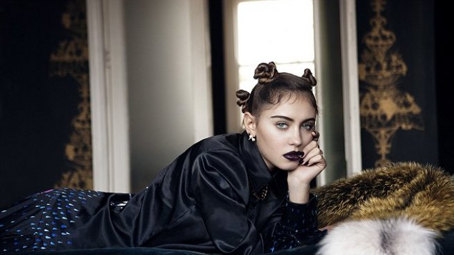 И дъщерята на Джъд Лоу стана модел