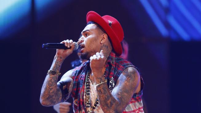 Крис Браун заличи порно звезда от социалните мрежи