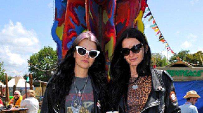 Шик в калта на Гластънбъри