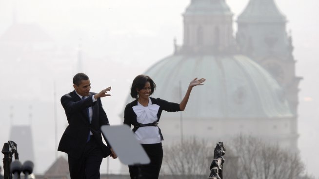 Лукс, чист въздух: Семейство Обама на гости на Клуни в Италия