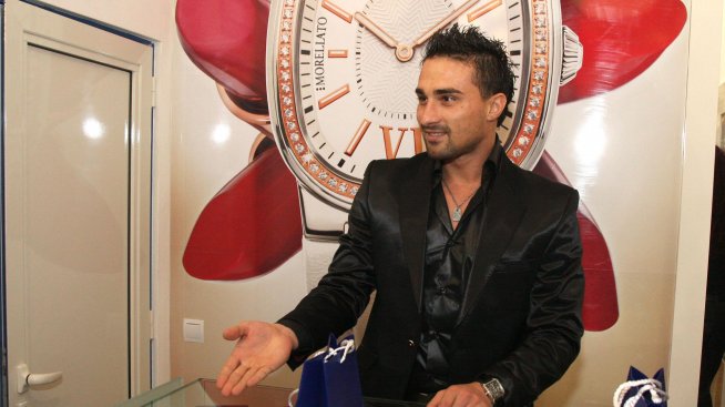 Али Алиев  радва пред коледно в „Домашен Арест“  