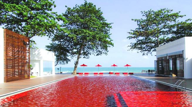 Тайландски чар в черно, бяло и червено