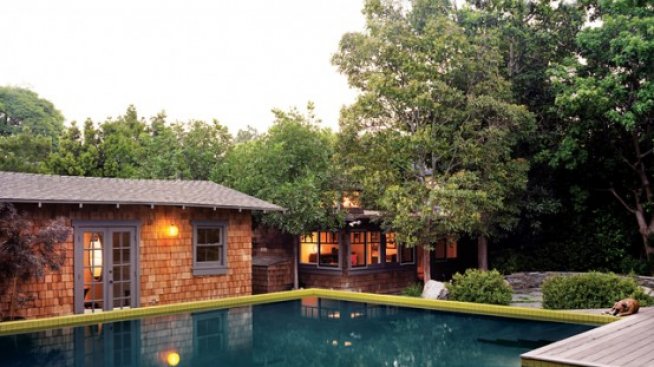 Басейн като огромна вана